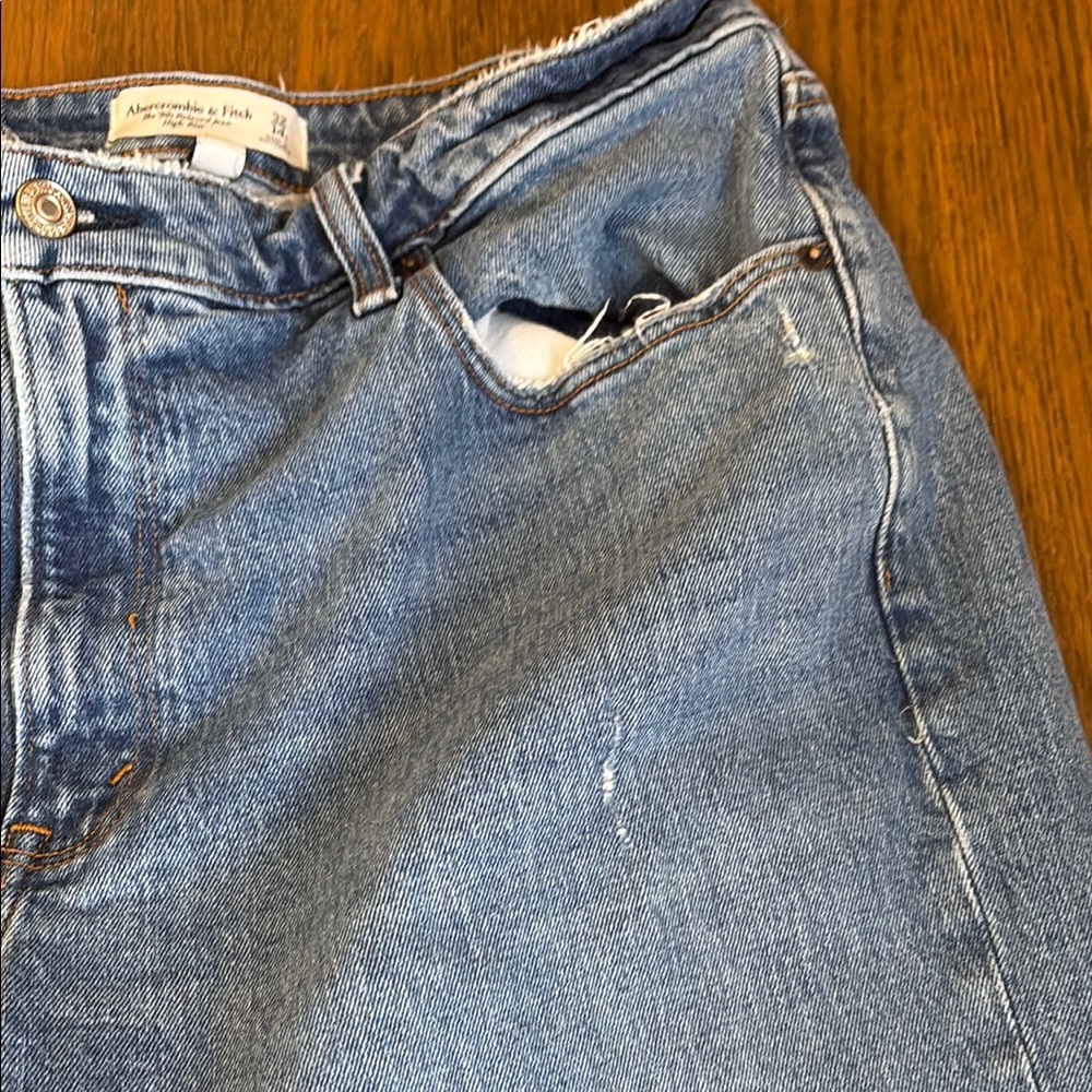Abercrombie & fitch women’s The 90s Relaxed Jean
High Rise size 32/14 - Picture 3 of 8